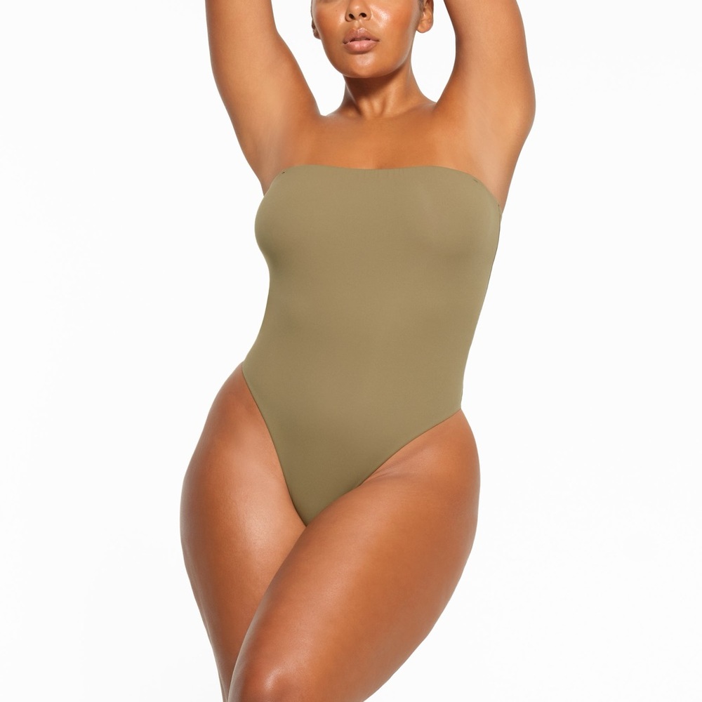 NWT SKIMS Strapless Bodysuit